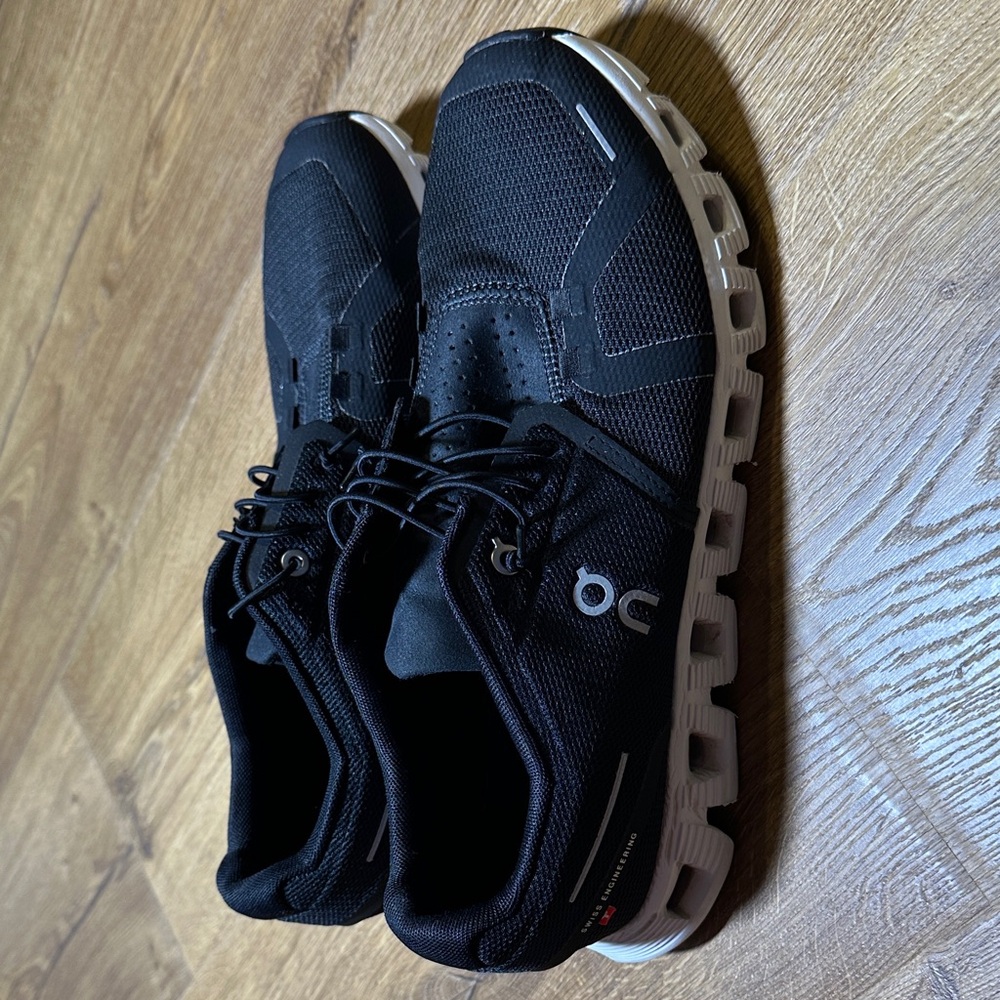 On Running Women’s Cloud 5 Black Athletic Shoes Size 10 - Picture 6 of 8